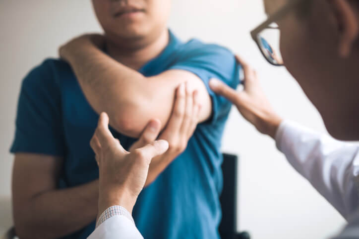 Doctor examining muscle pain on patient