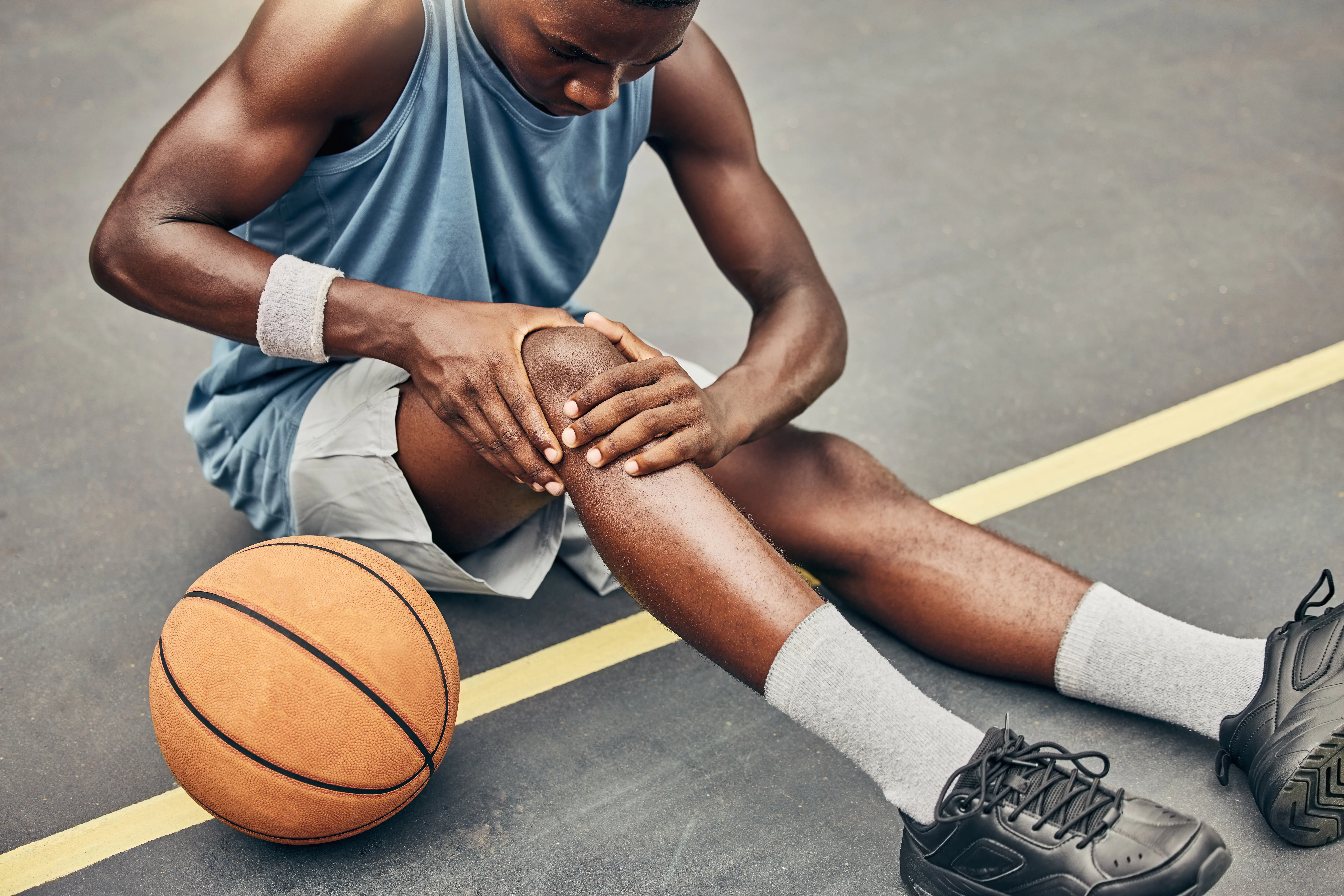 man with knee injury